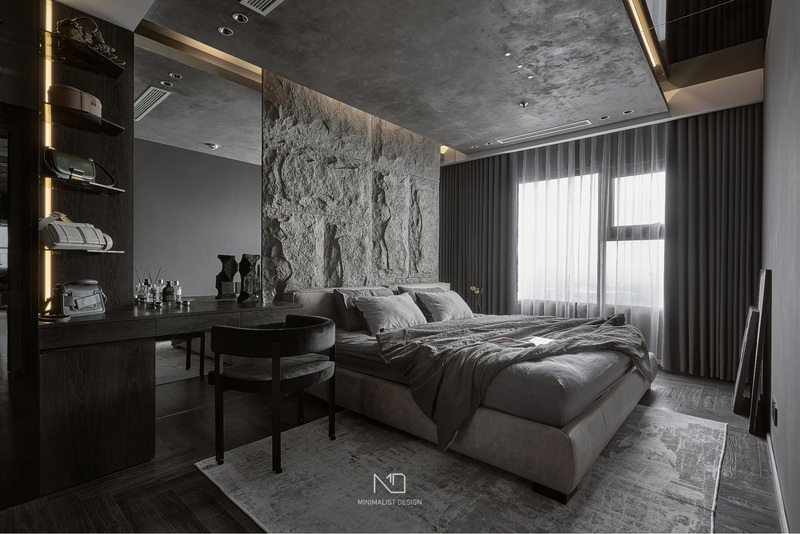 Phòng ngủ được kết hợp hài hòa giữa 3 gam màu trắng - xám - ghi nhạt cùng hệ đèn led âm tường tạo hiệu ứng độc đáo cho không gian