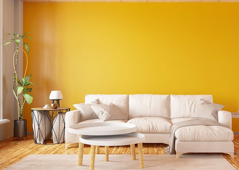 Không gian phòng khách của chủ nhà mệnh Thổ mang màu vàng tươi rực rỡ, làm bừng sáng cả căn phòng