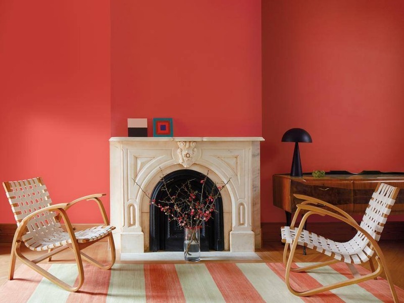 Không gian nội thất màu đỏ pastel đem lại cảm giác ấm áp mà cũng vô cùng nổi bật cho chủ nhà mệnh Thổ