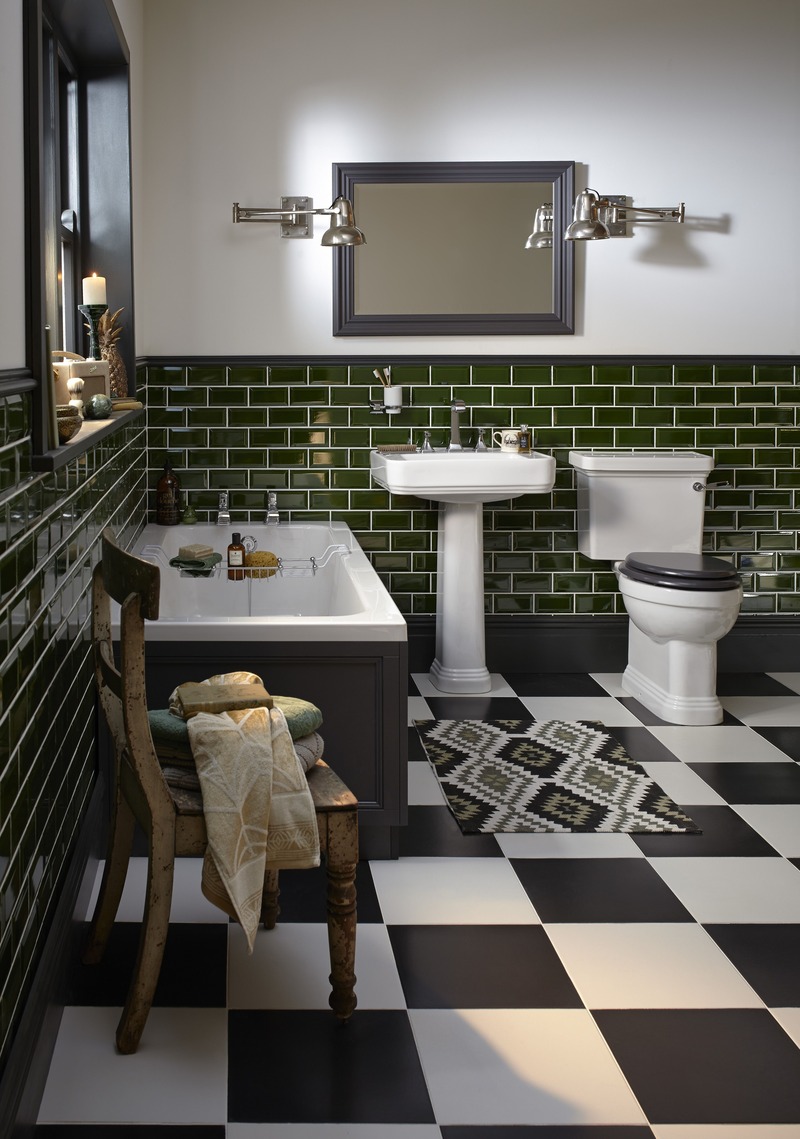 Phong cách Art Deco được truyền tải vào phòng tắm hiện đại với gạch lát sàn theo trường phái lập thể