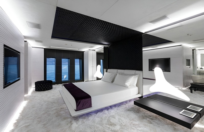Không gian căn phòng ngủ mang phong cách Hitech mang gam màu trắng đen tương phản đầy cuốn hút