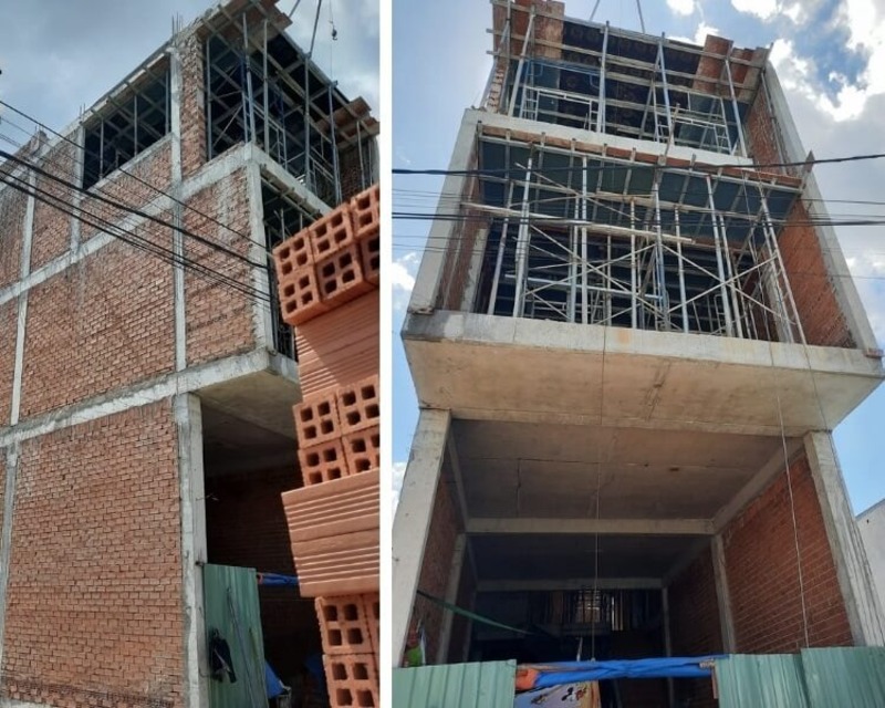 Sau khi được thi công xong phần móng, căn nhà 2 tầng sẽ được tiến hành thi công phần khung nhà