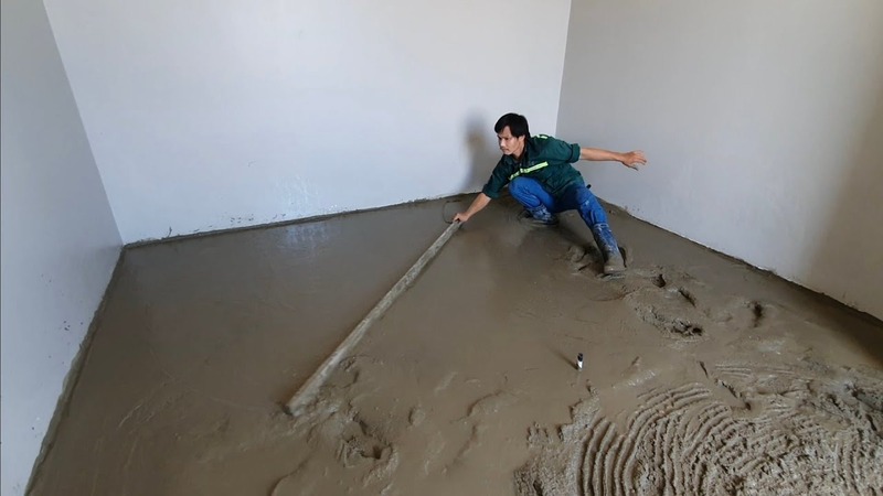 Để có được sàn nhà láng mịn, chủ nhà cần đảm bảo thợ thi công phải láng sàn ngay khi nền láng chưa khô hẳn