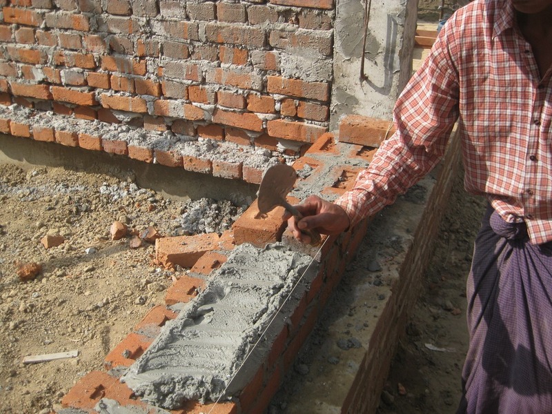 Công việc xây tường bao gồm xây tường ngăn, tường bao, tường chịu lực và tường vách ngăn